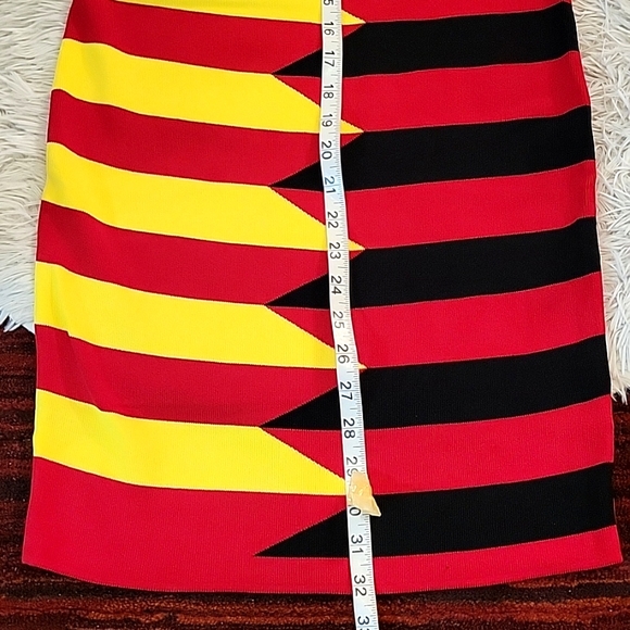 ❤️‍🔥 Beautiful Red, Yellow, and Black Dress ❤️‍🔥 - Picture 6 of 9